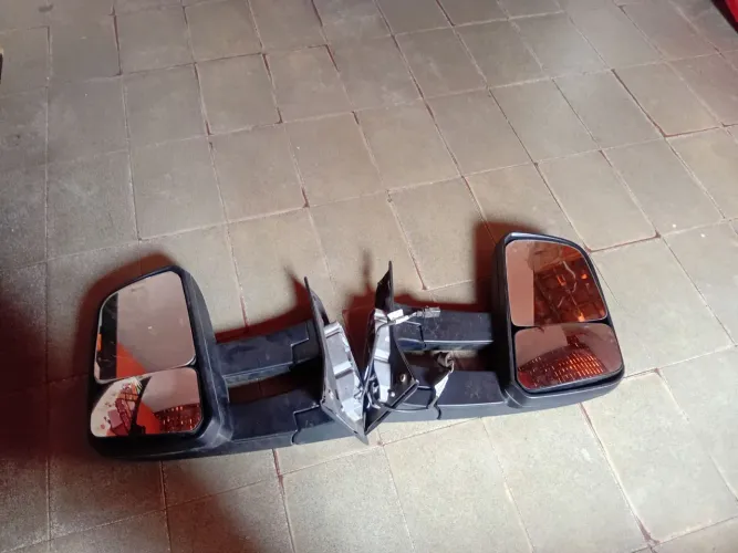 Vendo par de retrovisor de caminhão VW