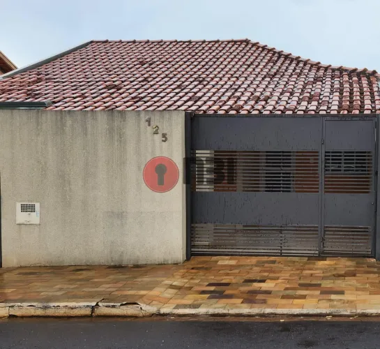 Casa para alugar no J.D Paulista-sala-cozinha-2 quartos-banheiro-garagem-quintal