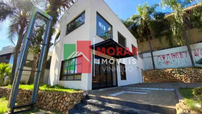 Ponto comercial de esquina para locação  500 m² construídos na Av. dos Esportes