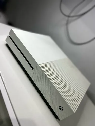 Xbox One S 1TB - Para conserto ou retirada de peças