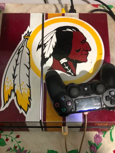Vende-se PLAYSTATION 4 FAT 500gb em ótima condição