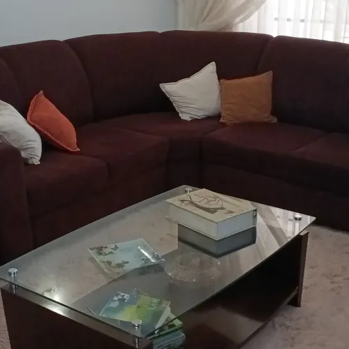 Sofá de canto em chenille marrom em perfeito estado. 