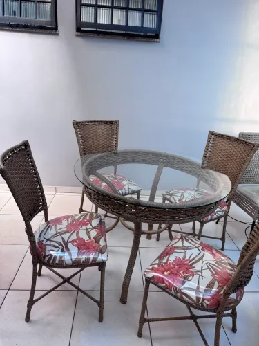 Mesa com cadeiras