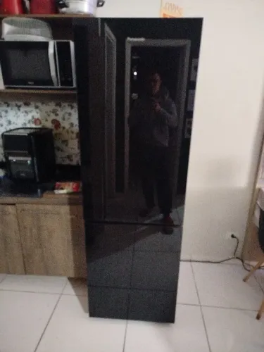 Vendedor Refrigerador Panasonic preta