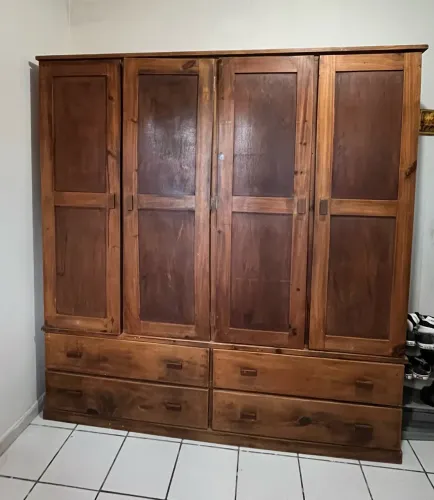 Guarda-roupa de madeira de pinus - Excelente estado
