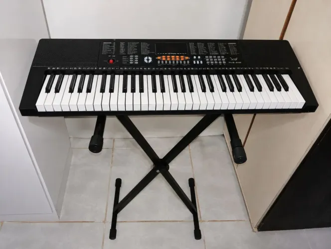 Vendo teclado bravo music