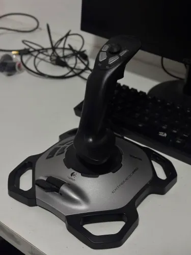 Joystick para flight simulator Logitech extreme 3d pro