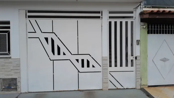 Vende-se 1 X Portão de Garagem + 2 X Portões Sociais