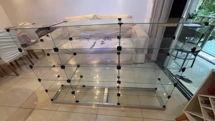 Prateleira/Balcão de Vidro 1,66x110 com 15 Nichos