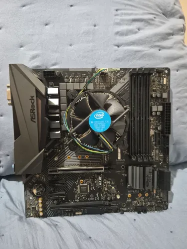 Placa Mãe B360m ASROCK + Processador Intel i5 9°