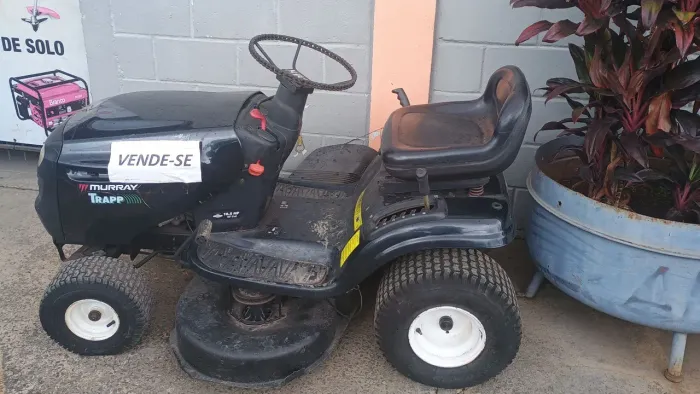 Trator para aparar grama