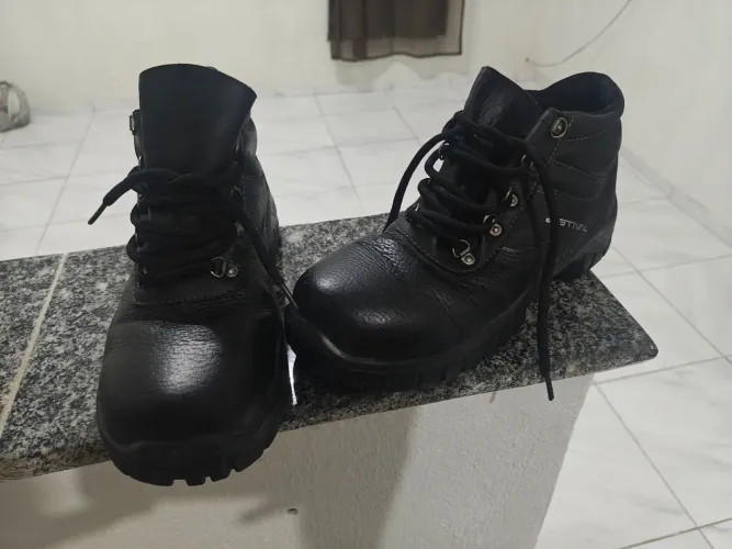 Bota de Segurança Estival Couro Preto - Bico Composite (Nova) | TAM 37