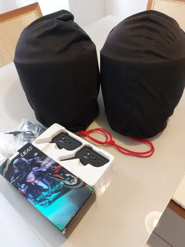 PAR de Capacetes ASX CITY BLACK PIANO COM INTERCOMUNICADOR EJEAS V6 JÁ INSTALADO.