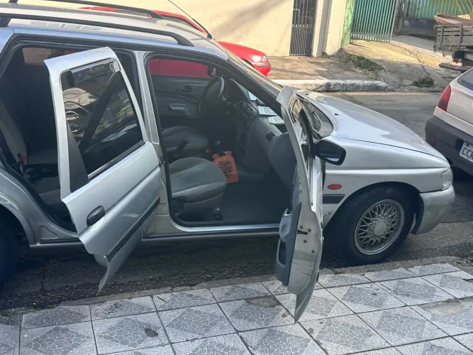 Ford Escort GL 1.6 MPI 2002