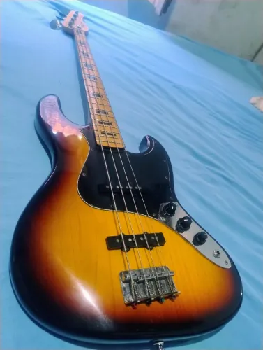 Contra baixo jazz Bass Tagima 