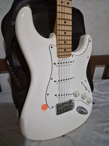 FENDER STRATOCASTER