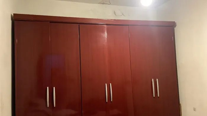 Mandou um guarda-roupa seis portas o largura 2.70m, estando em perfeito estado