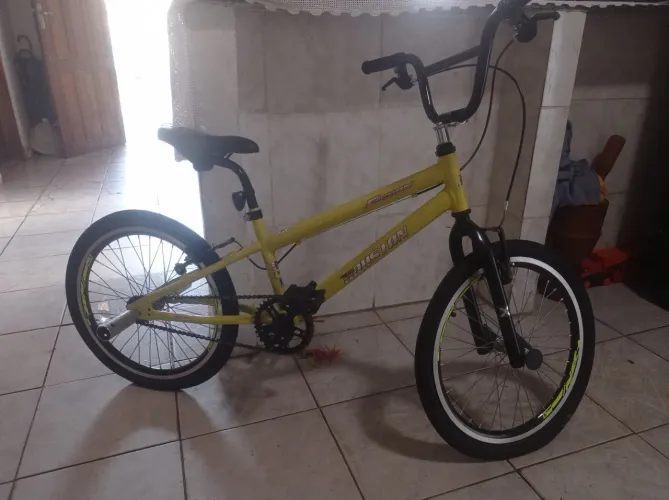 Vende-se uma bicicleta Aro16