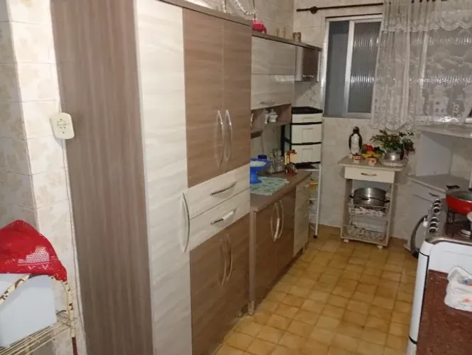 Armário de Cozinha Completo / Cozinha Compacta Amadeirada em Ótimo Estado