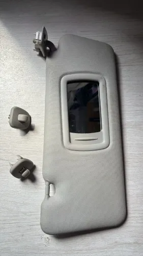 Quebrasol (lado carona) Renault Fluence 2012