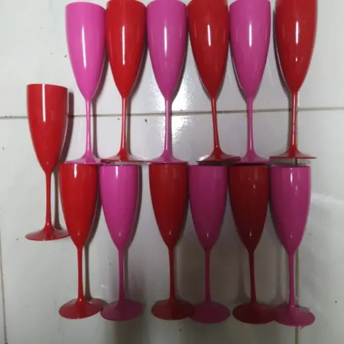 Taça de Champanhe Rosa e Vermelha