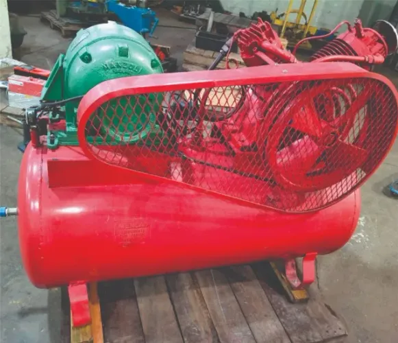 COMPRESSOR DE AR DOUAT 20 PÉS PRESSÃO 350LT 175 LBS 566 L/M 350 L