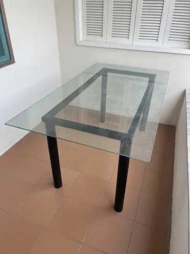 MESA DE ESCRITÓRIO VIDRO E METAL