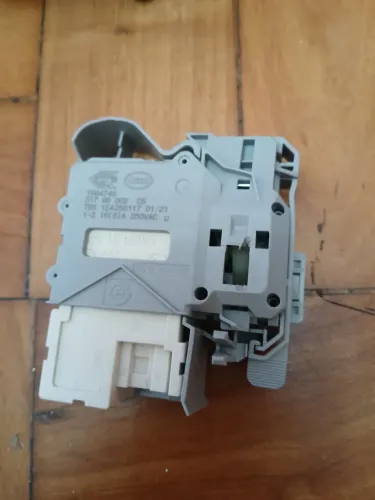 Trava de segurança da porta lava e seca hisense 220V 