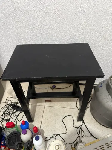 Mesa Preta de Madeira Multiuso Usada