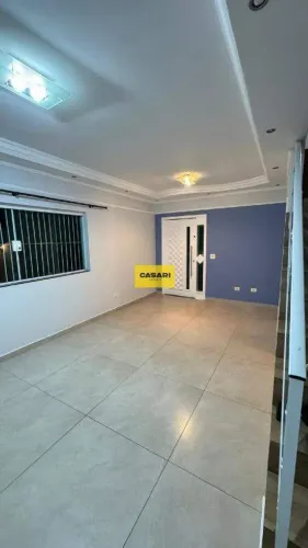 Sobrado para Locação em São Bernardo do Campo | 3 Dormitórios, Suíte e 3 Vagas no Alves Di