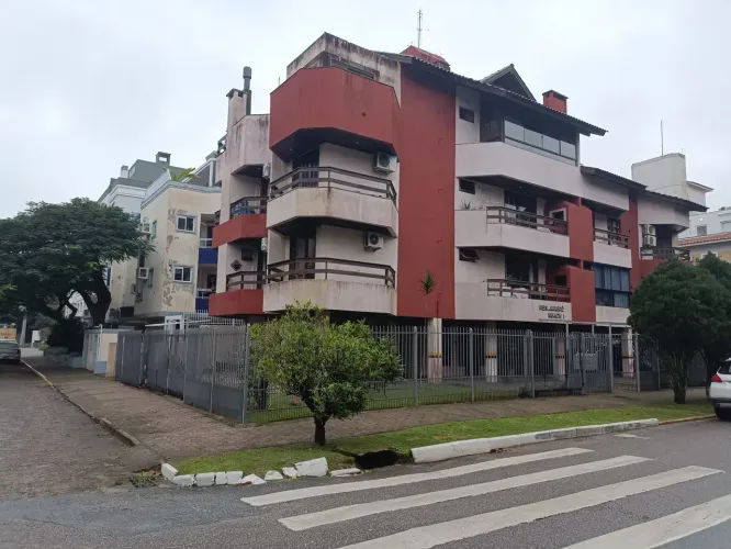 LOCAÇÃO ANUAL EM JURERÊ- Apartamento de 1 Quarto Mobiliado com Garagem Coberta