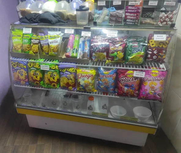 Balcão Vitrine com Rodinhas 