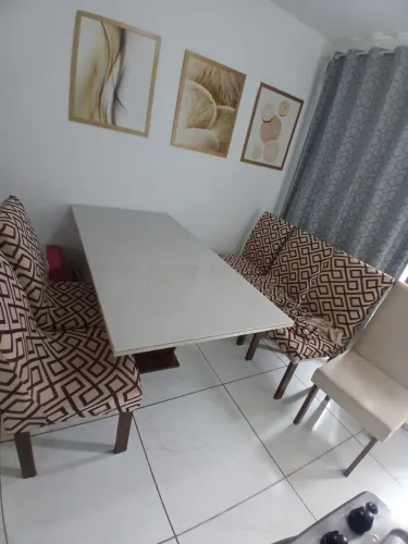 Mesa de madeira tampa de vidro (mando video dela no pv do zap)