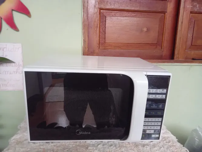 Micro-ondas Midea 20L funcionado perfeitamente