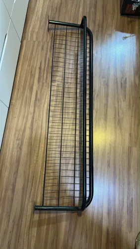 Arara metálica preta