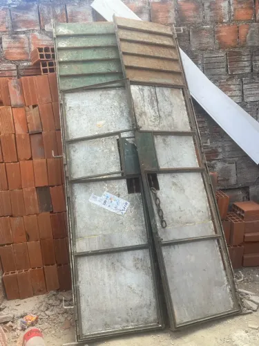 Porta de ferro