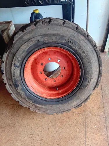 Roda step  mini carregadeira  bob cat