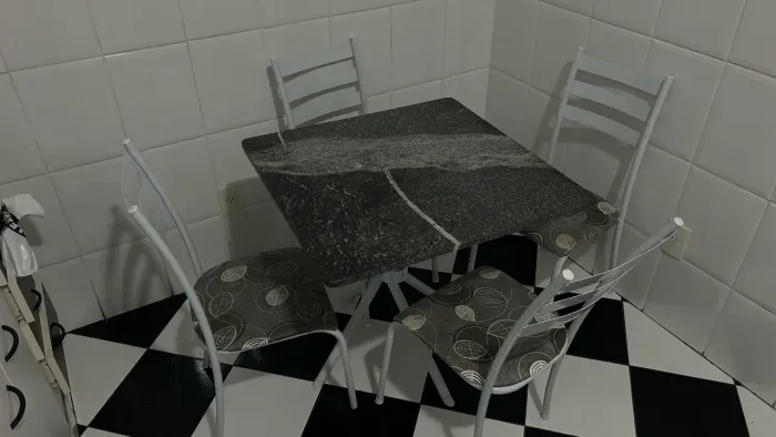 Mesa mármore 4 cadeiras 