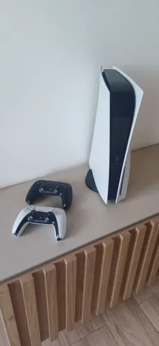 Playstation 5 + 2 controles + 8 jogos