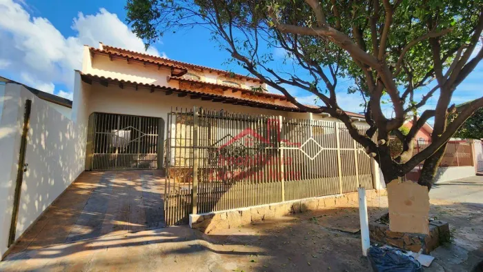 Casa com 3 dormitórios para alugar, 140 m² por R$ 2.000,00/mês - Conjunto Vivi Xavier - Lo