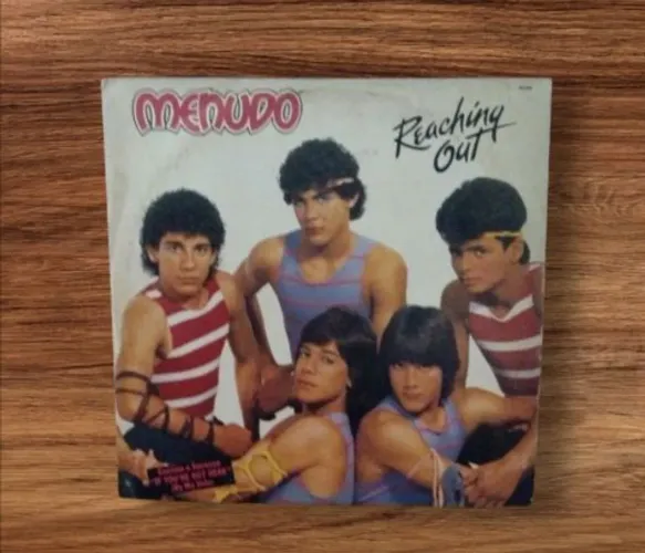 LP MENUDO REACHING OUT