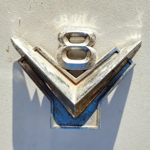 Emblema V8 Ford raro