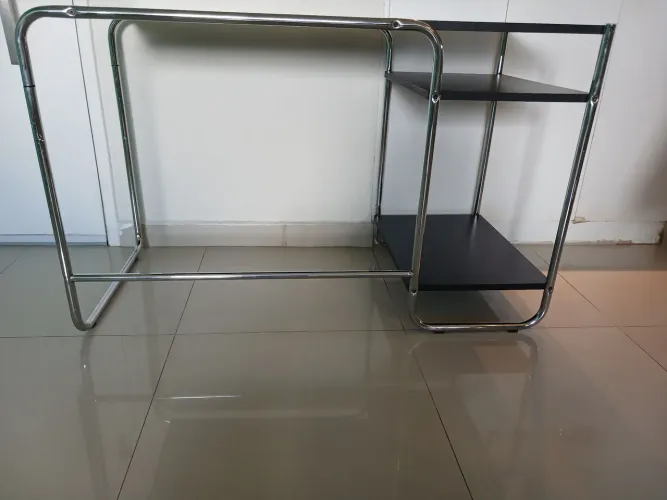 Escrivaninha TokStok preta/ Aço INOX