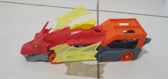 Dragão Vermelho Hot Wheels
