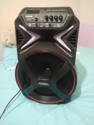 Vendo caixa de som mundial  pouco tempo de uso . 450 reais  a vista