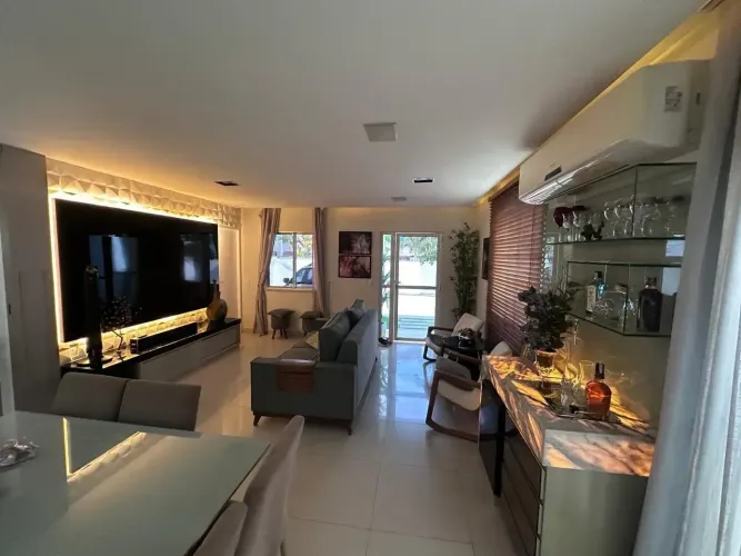 Casa em condomínio de alto padrão no Eusébio.