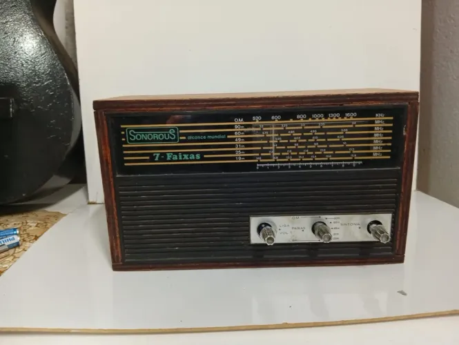 Rádio antigo Sonorous