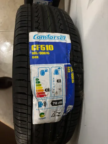 Pneus novos para Yaris