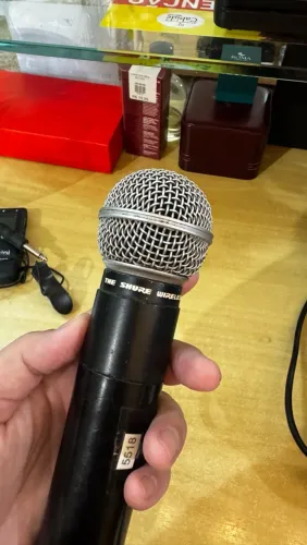 microfone sem fio da Shure, compatível com a linha SM58