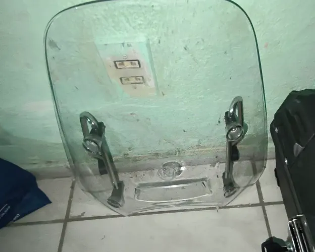Bolha original Meteor 350; afastador de alforges; sissybar com suporte para baú